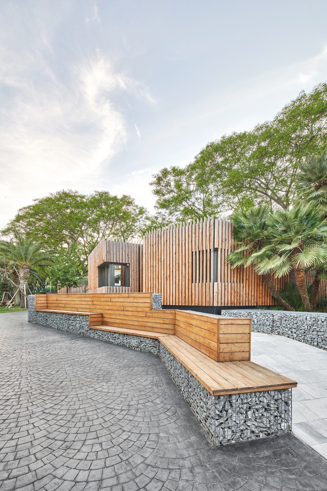Access Pavilion at the Lycée Français in Barcelona / COMA Arquitectura