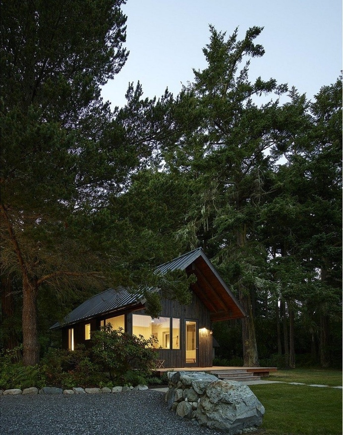 These Small Cabins Combines a Wilderness Retreat with the Comforts of Home 15
