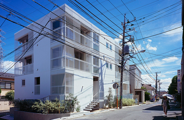 Komorebi Terrace Inokashira by Naoya Kawabe Architect and Associates #minimalist #house #minimalism