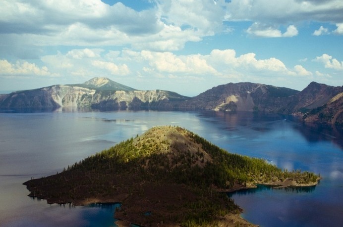 T H E D I G G E S T . C O M #lake #island #mountains
