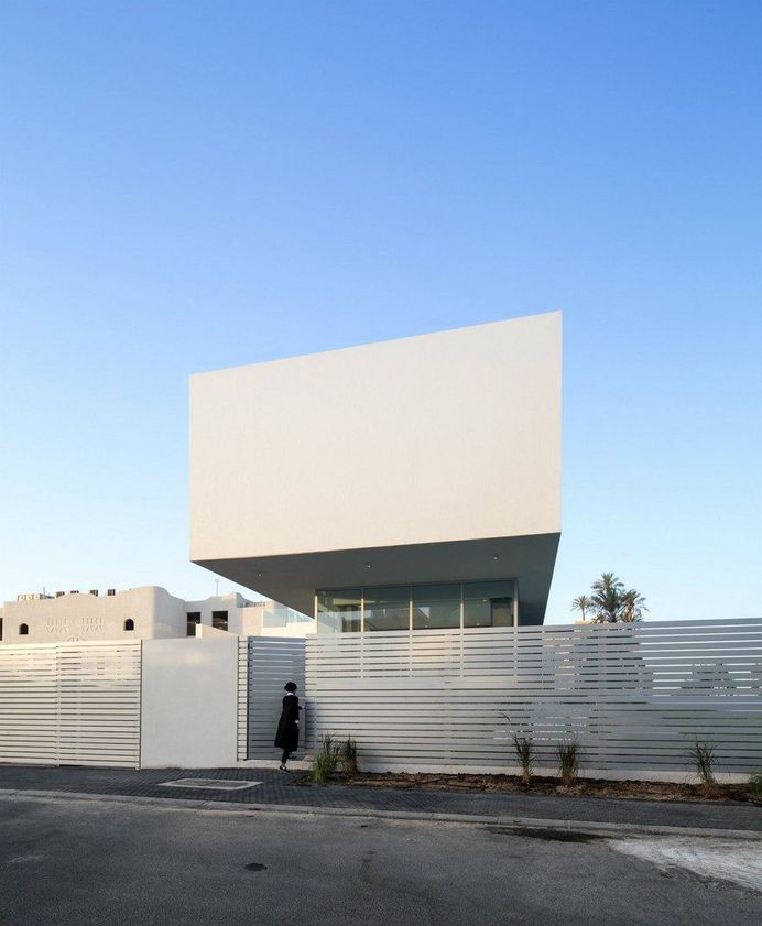 Elegant Minimalist House in Kuwait, Studio Toggle 1