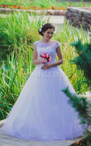 Robe de mariée modeste naturel de col bateau avec manche courte en tulle