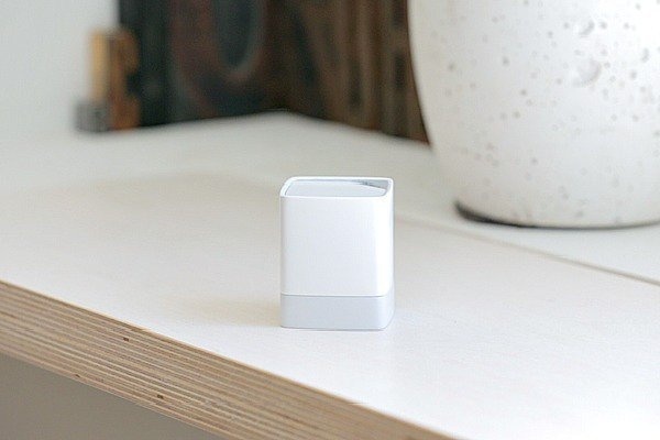 Facilitating the creative process, the SwatchMate Cube lets technology interact with the colours in our world.