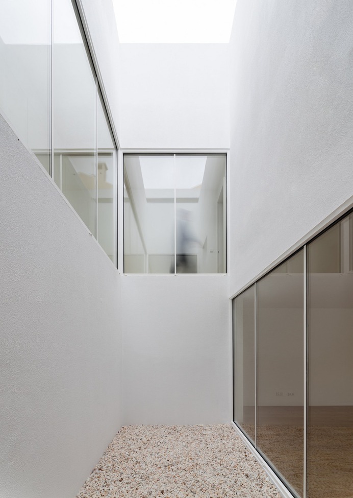 Casa Brotero by PHDD Arquitectos