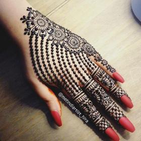 Chain Pattern Mehendi Design Ideas
