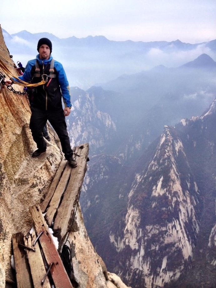 World's most dangerous hiking trail – Mount Huashan in China