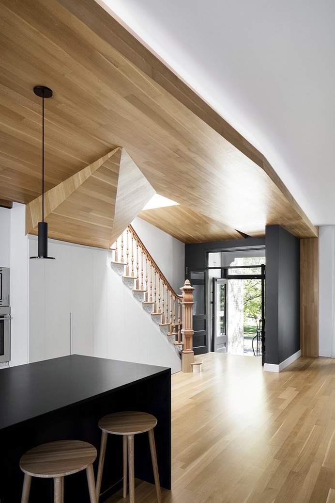 La Casa – Inspired and Elegant Wooden Surfaces / MXMA Architecture & Design