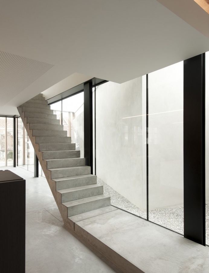 Office Solvas by Graux and Baeyens Architecten