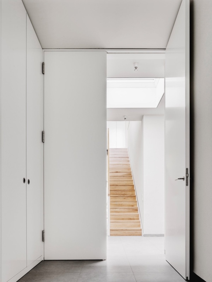 Full height door. Detached House by CAMA A. Photo by Hiepler, Brunier. #door #camaa #minimal