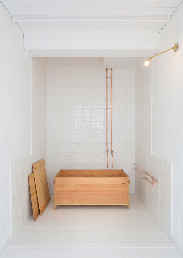 Egg by Jonathan Tuckey Design