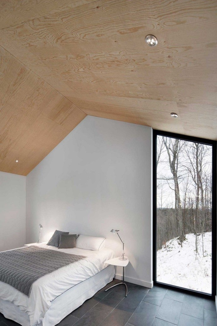 Quebec Country House Consisting of Two Stacked Volumes 10