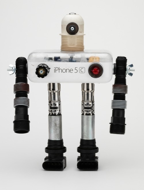 veo robots por todas partes. I SEE ROBOTS EVERYWHERE #sculpture #smartphone #robot #design #iphone #cute #science