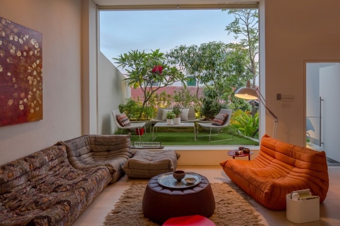 This Open House Gives You the Feeling That You Are in a Boundless Garden