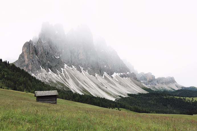 early morning hike on Behance – Lukas Furlan #log #puez #odle #italy #park #photography #cabin #mountains #national