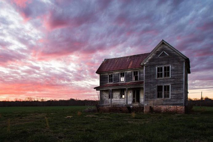 Jenn Brown Captures Gorgeous Abandoned Places in US