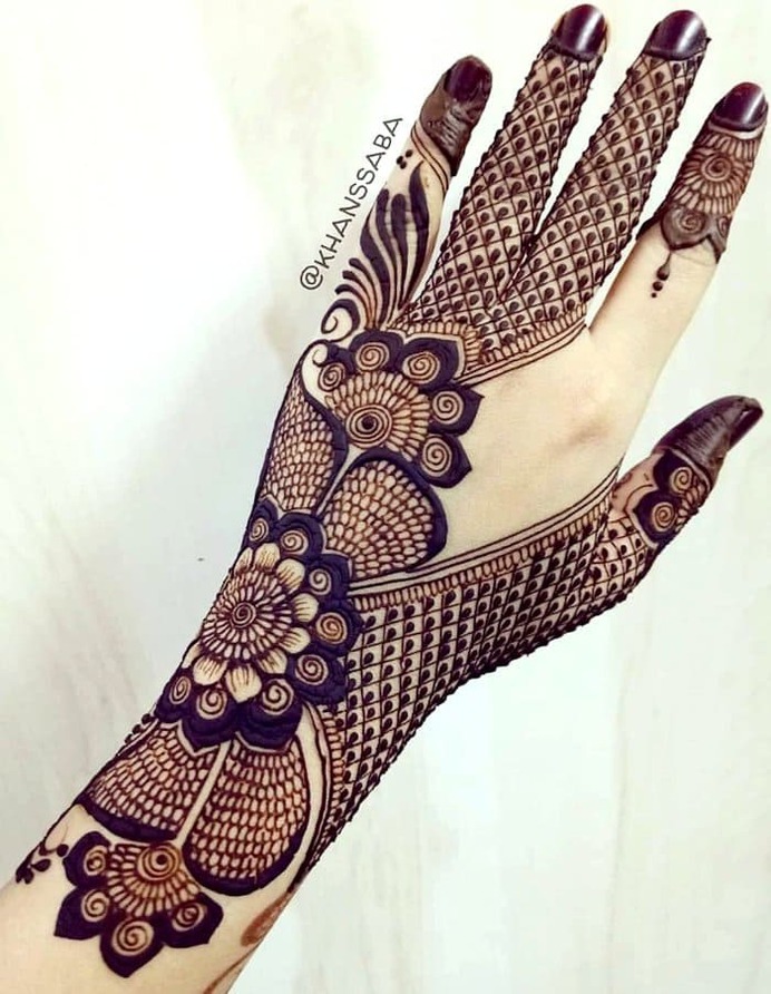 Photo of Beautiful inticate bridal mehndi design for full hands