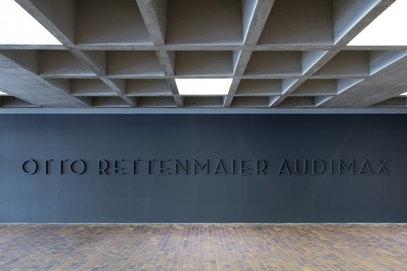 büro uebele // otto-rettenmaier-audimax außenkennzeichnung stuttgart 2016