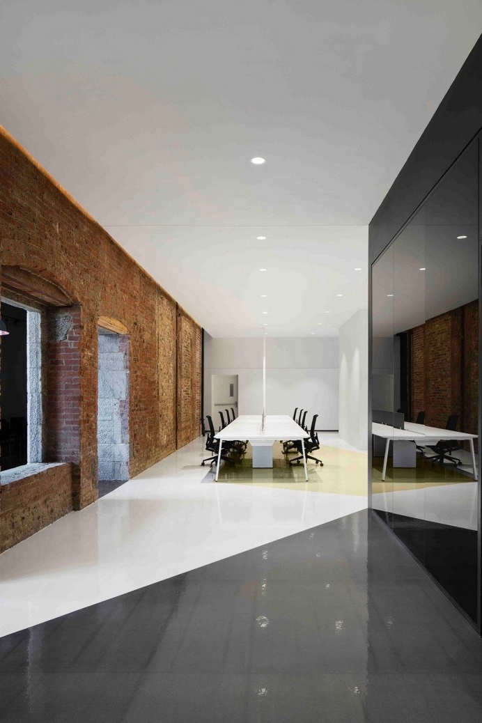 Lightspeed Headquarters on the Ground Floor of a 19th-Century Railway Hotel, Montreal 2