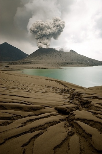 tumblr_m25gslrqmK1r3x96uo1_1280.jpg (685×1024) #volcano