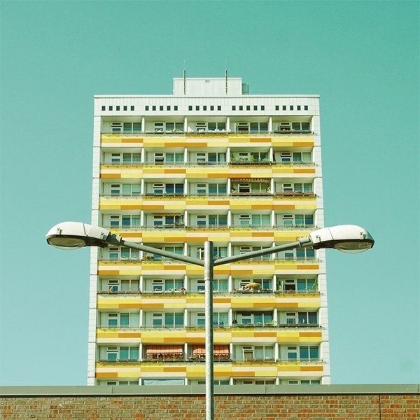 Paisajes Urbanos de Matthias Heiderich | Camionetica.com | Cultura Visual y Proyectos Creativos #lightpost #color #germany #minimalism #photography #architecture #building