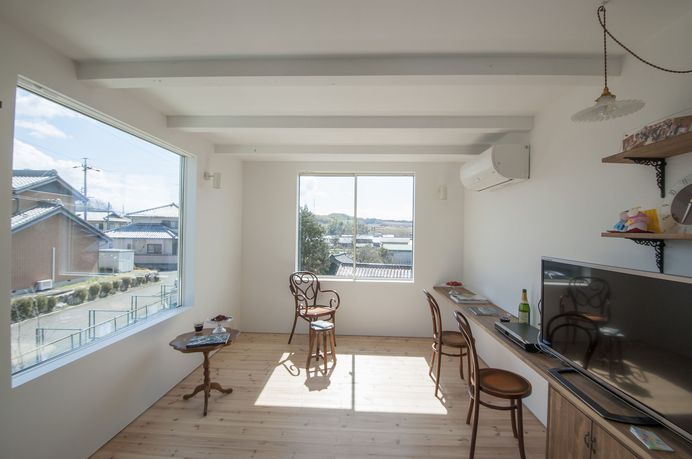 House Connecting the Town by Studio Velocity