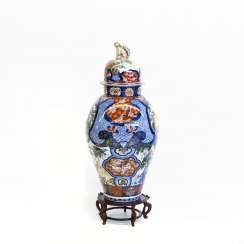 Imari-Palastvase. CHINA, um 1900 #Sets #Teasets #Porcelainsets #Antiqueplates #Plates #Wallplates #Figures #Porcelainfigurines #porcelain