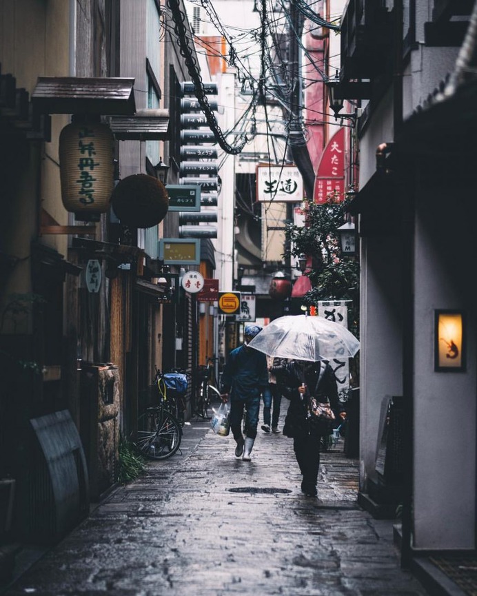 Stunning Street Photos in Japan by Hiro Shimada