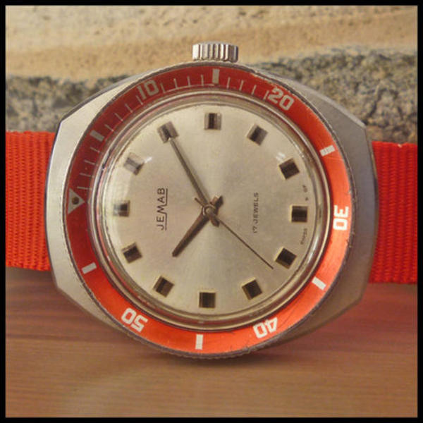 Vintage Diving Watch #analog #dial #mechanical #piece #time #watches