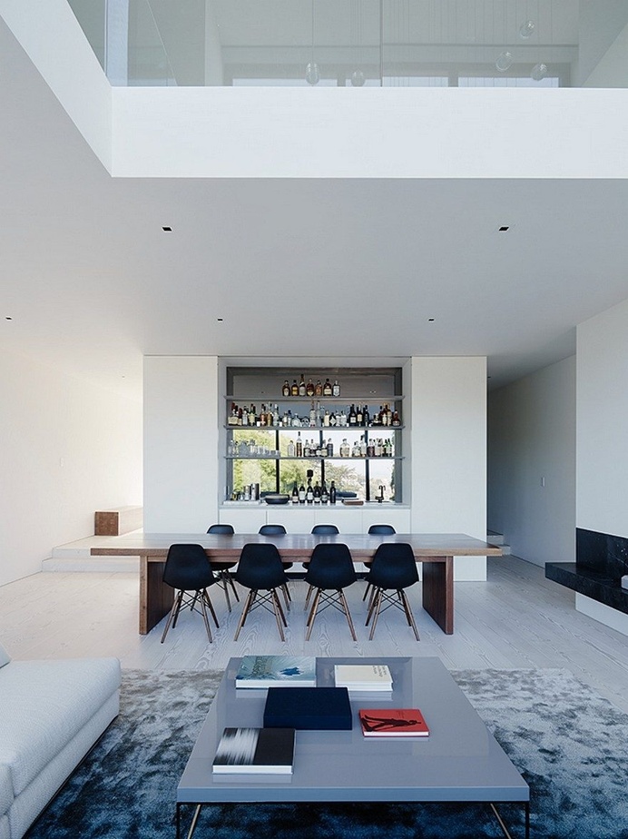 San Francisco Home With a Minimalist White Interior and a Generous Vertical Space 4