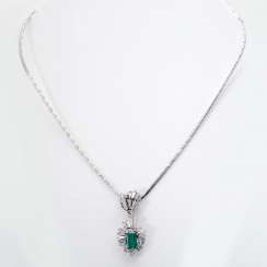 Collier, m. fac. Emerald approximately 1.5 ct