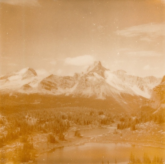 A20.jpg 670×669 píxeles #iglesias #polaroid #landscape #photography #assaf