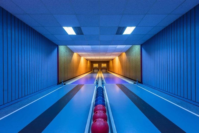 Bowling Alleys: The Vintage Beauty and Aesthetic of Germany's Kegelbahnen by Robert Goetzfried