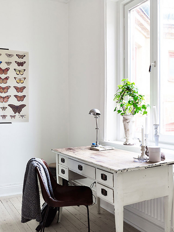 B L O O D A N D C H A M P A G N E . C O M: » 234 #wood #desk #space #work