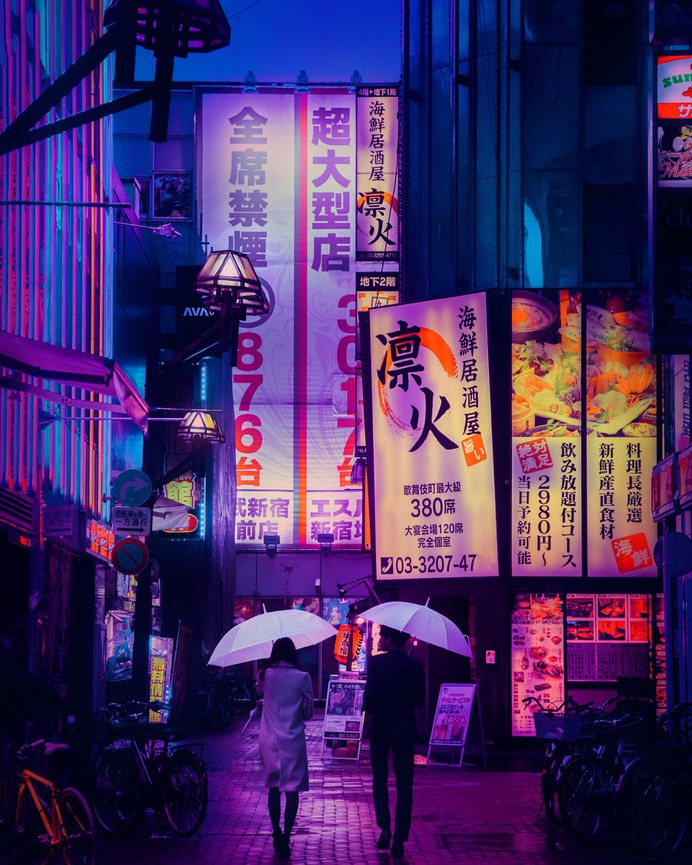 WePresent | After midnight, time and people move differently