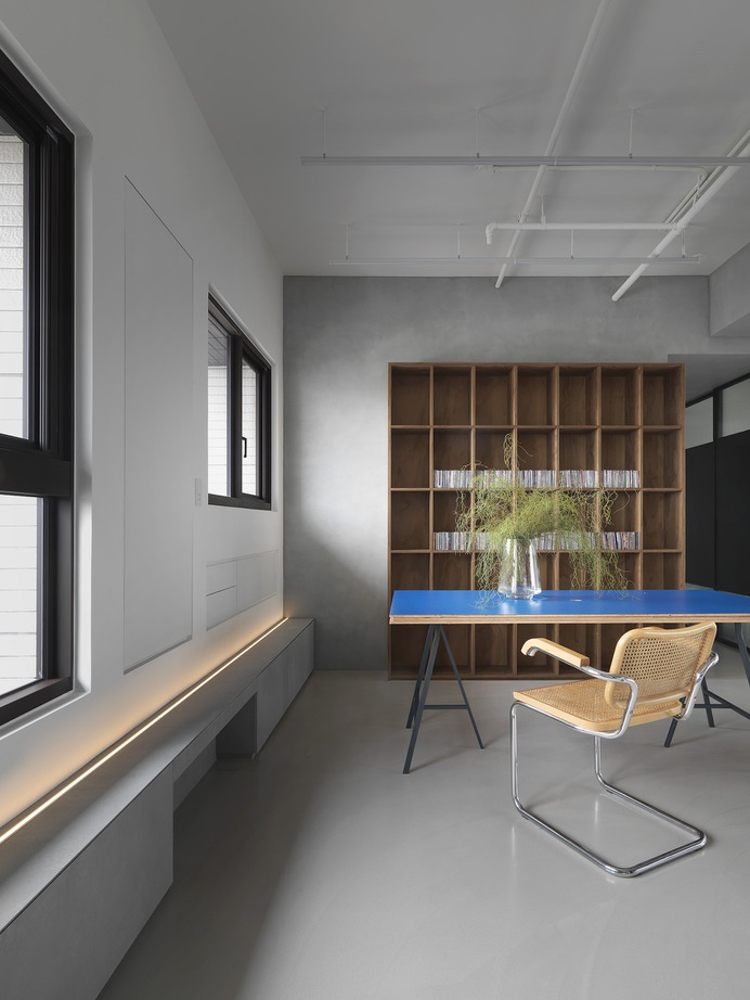 Lu's House by two books