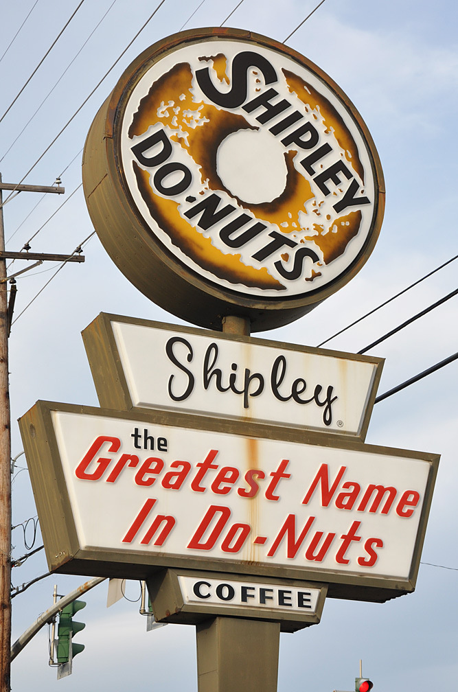 SHIPLEY DO-NUTS #shipley #donuts #sign #houston #signage #typography