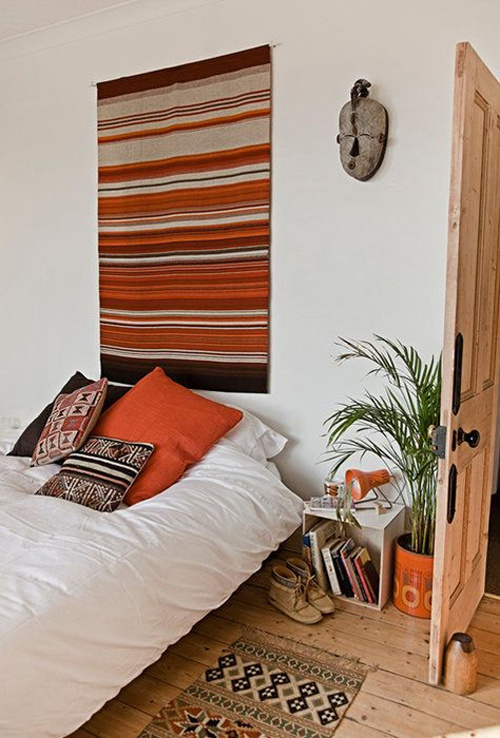 LOVELY + RUST: WHITE BEDDING #interior #rug #pillows