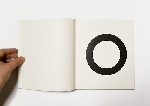 Vajza N'kuti #print #design #graphic #publication