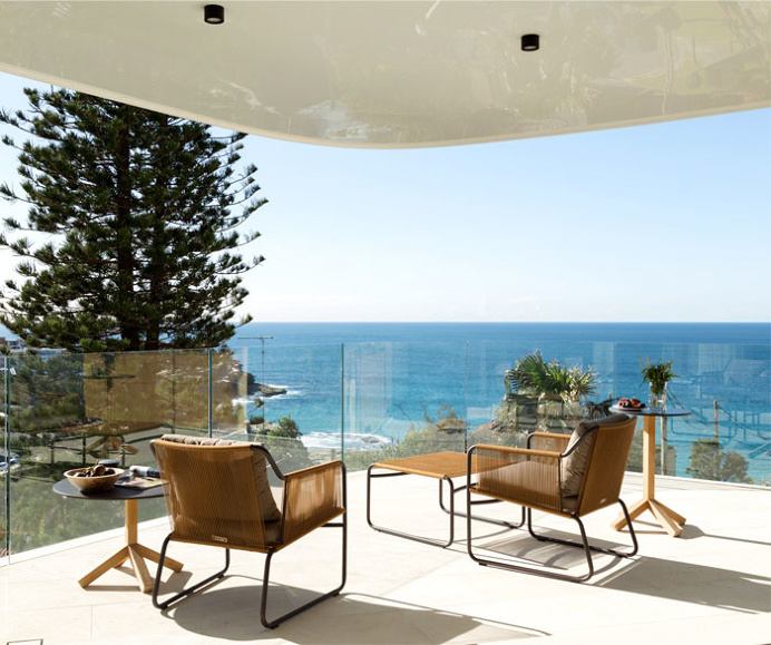 Beautiful Beach House near Tamarama - InteriorZine