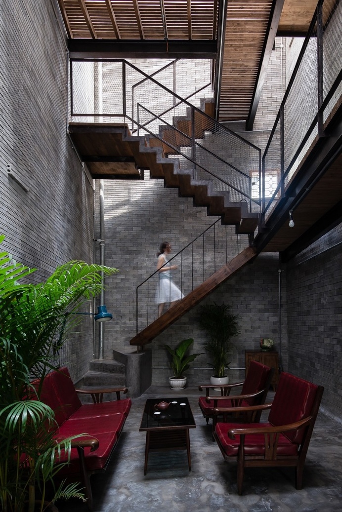 Vietnamese House Designed for a Buddhist Family