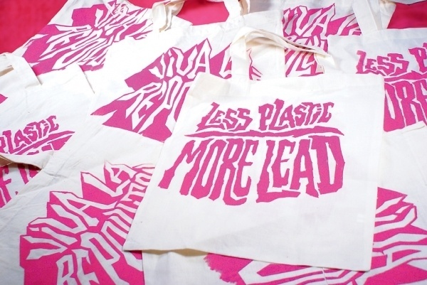 eduardorh » VIVA LA REPOLLUTION #tote #screenprinting #print #brand #identity #bag #pollution