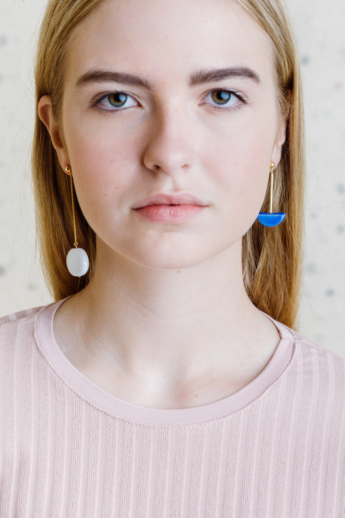 Pedrusco is a brand of minimal beautiful handcrafted design jewelery that works the enameled ceramics from Bilbao, Spain