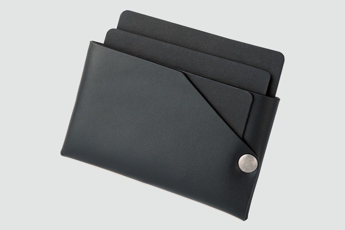 Understate wallet | black #wallet #black #fashion #minimal #leather #simple #significant #cardholder #slim #packaging #understated