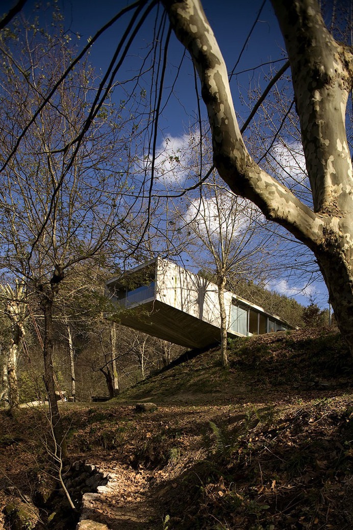 Correia Ragazzi: House in Geres | Sgustok Design