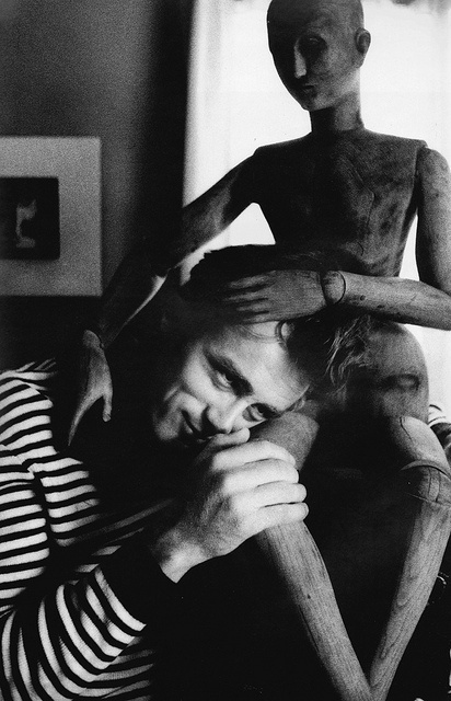 Tutte le dimensioni |James Dean with puppet, by Sanford Roth | Flickr – Condivisione di foto! #white #black #james #puppet #photography #and #dean