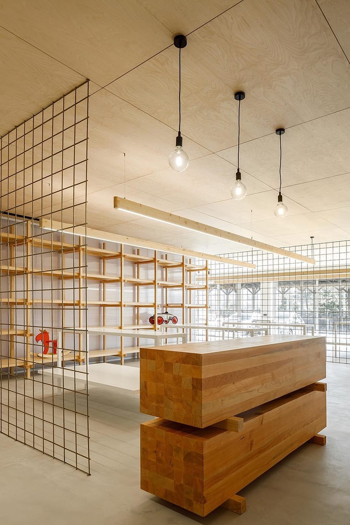 Warehouse Morinha by Stu.dere Architect
