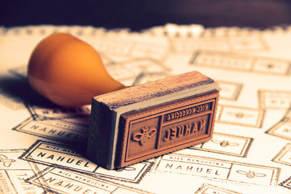 Nahuel Honey Stamp #stamp #icon #classic #bee #vintage #honey #logo