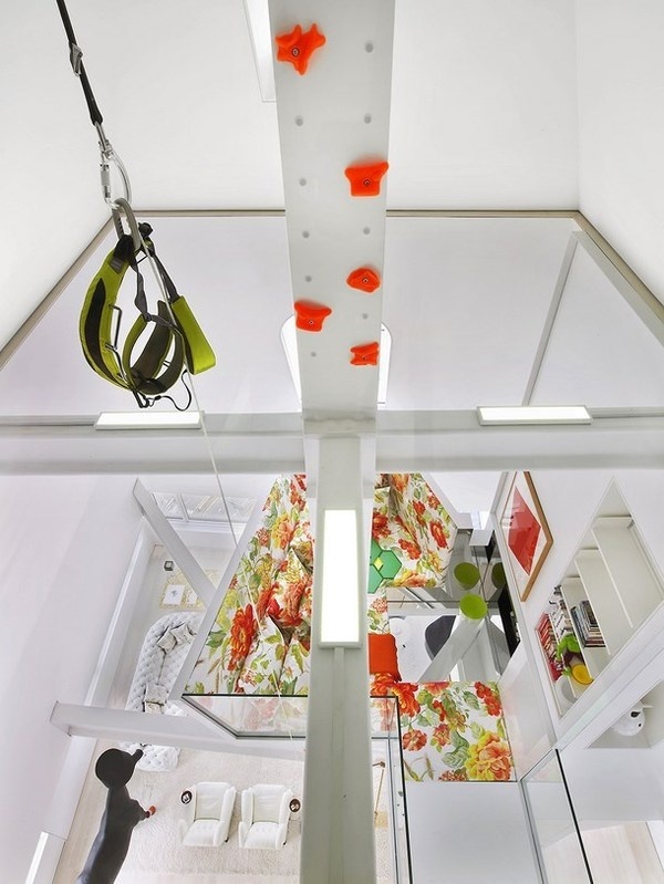 Column for climbing and artistic sofa in penthouse #interior #artistic #penthouse #apartment #fun