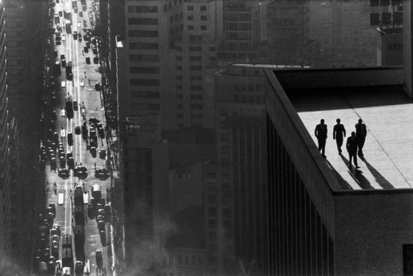 http://dirtycartunes.com/post/14555585214/minusmanhattan sao paulo brazil by rene burri #white #black #roof #photography #and