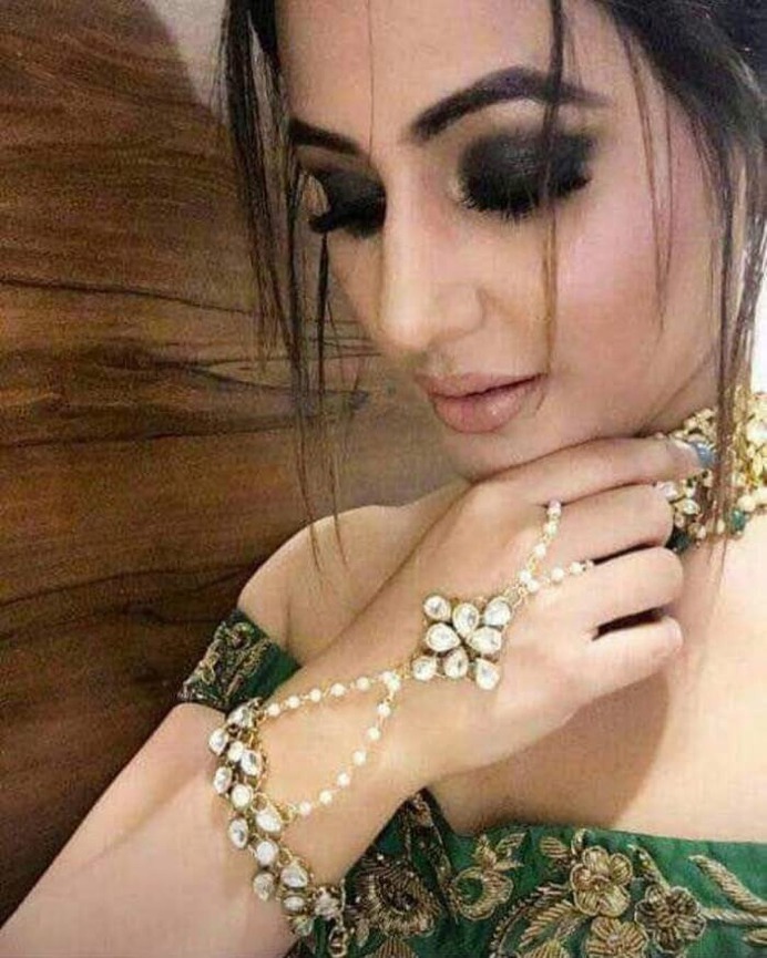 Trending hathphool designs